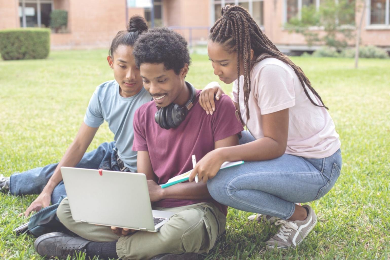 Análisis financiero detallado con gráficos y documentación de estabilidad económica
